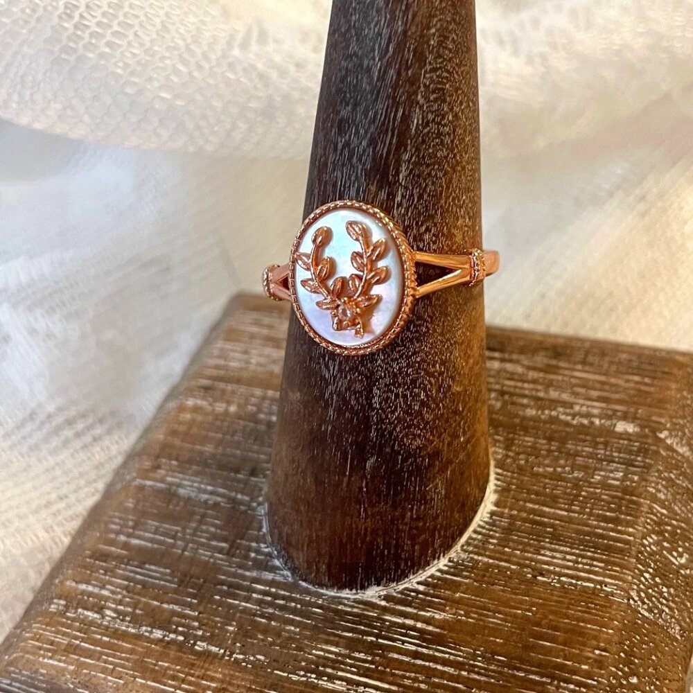 🌿 Rose Gold Botanical Cameo Ring – Elegant & Unique 🌿 Size 7